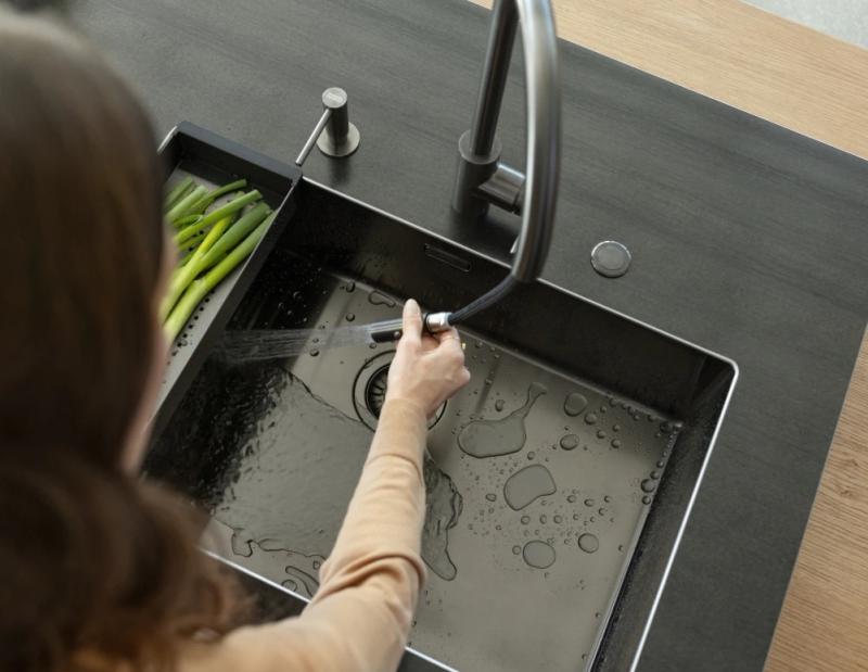 Franke Kitchen tap Eos Neo with spout pull-out spray head pvd gun metal 115.0638.865