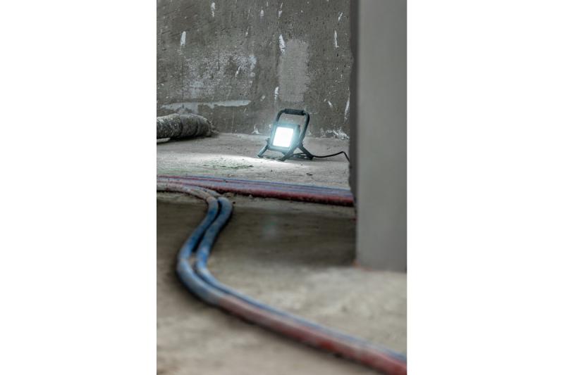 LED floodlight iNEXT (portable) 30W 2400lm, PF>0,9, RA>80, IP65, 120°, 6400K, black body 1208962861