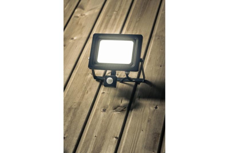 LED floodlight iNEXT with motion sensor 50W 4000lm, PF>0,9, RA>80, IP65, 120°, 6400K, black body 1208962862