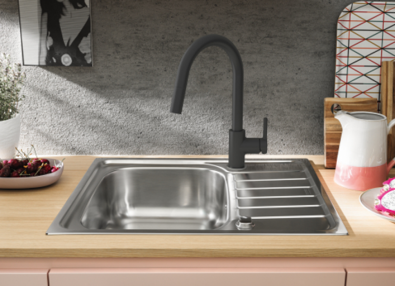 Franke Lina Kitchen Faucet Onyx with Pull-Out Hand Shower 115.0626.055