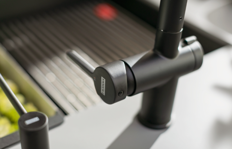 Franke Active Twist Single-Lever Mixer Tap Black with Pull-Out Spout and Integrated Waste Control 115.0669.769